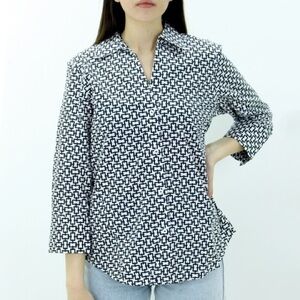 Foxcroft. Non-Iron Stretch Button Down Shirt. Black/White Geometric Print. Small